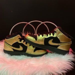 Jordan 1 mid black and metallic gold